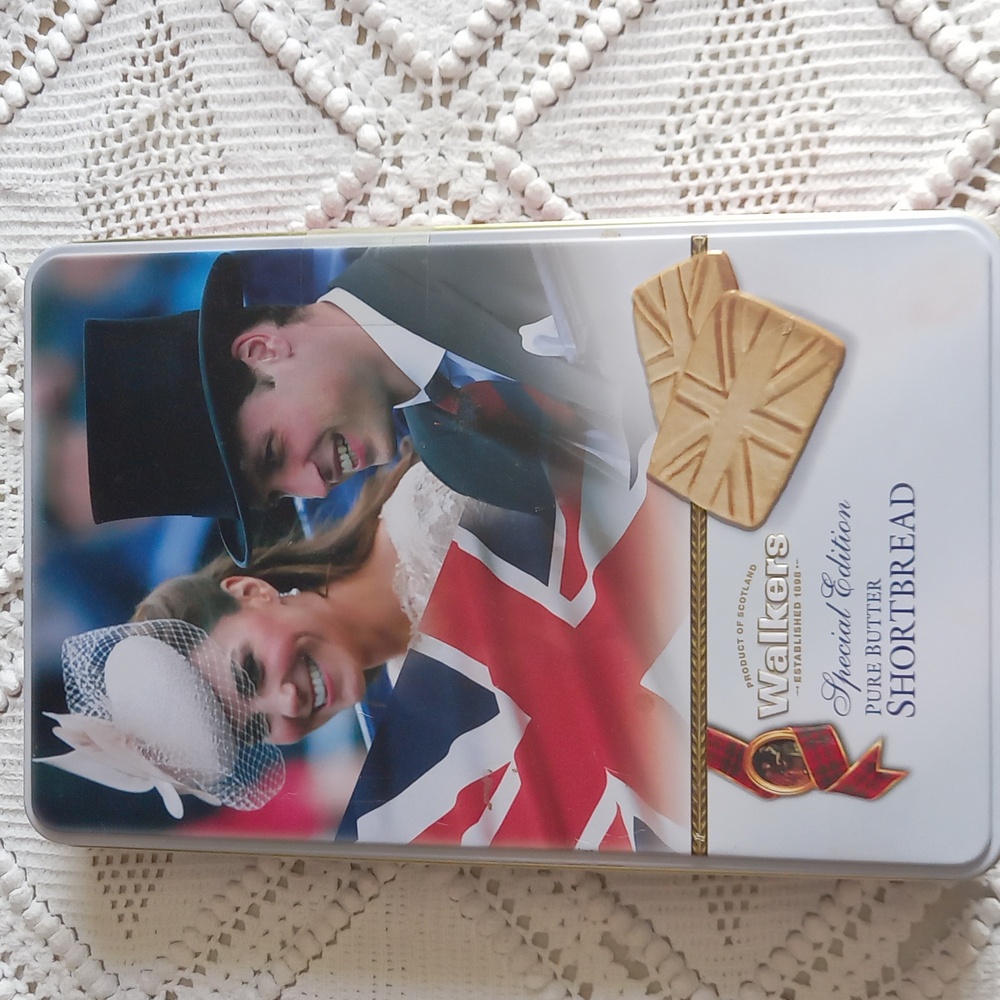 Walkers Shortbread Tin of Prince William and Kate Middleton